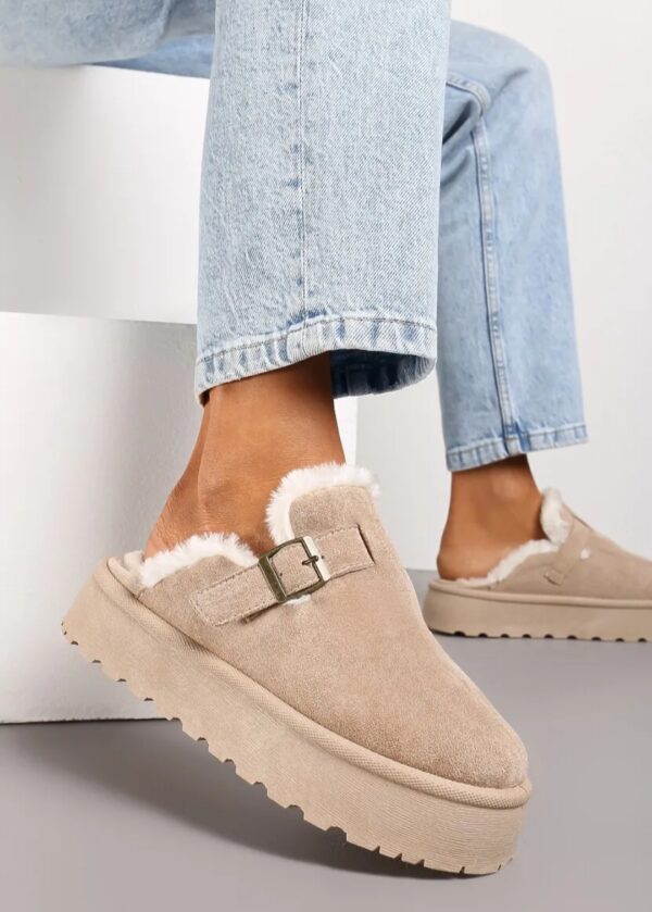 Claquettes taupe fourrées